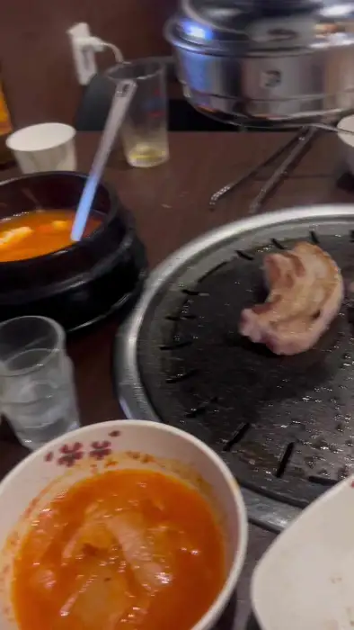 김치찌개가 끓고 있는 모습
