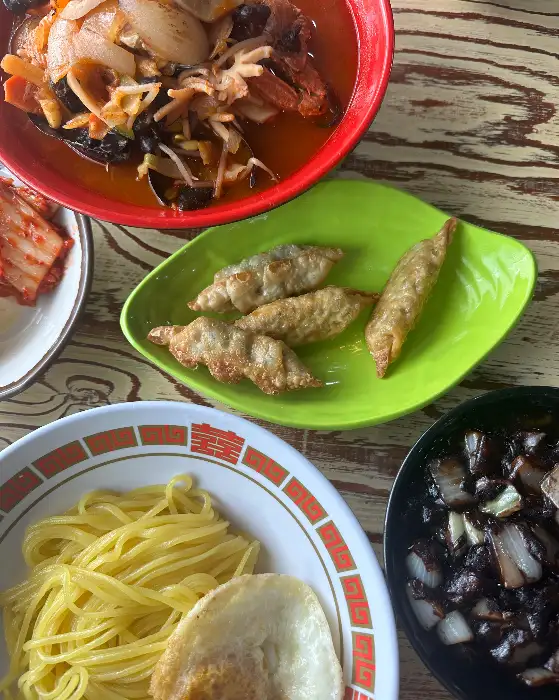 군만두와 짬뽕 사진