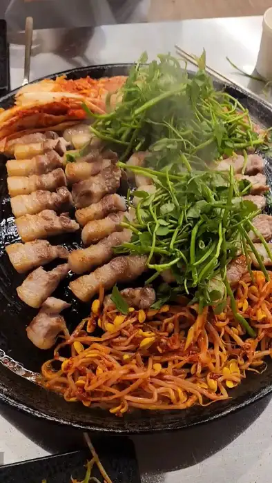 다양한 곁들임 메뉴