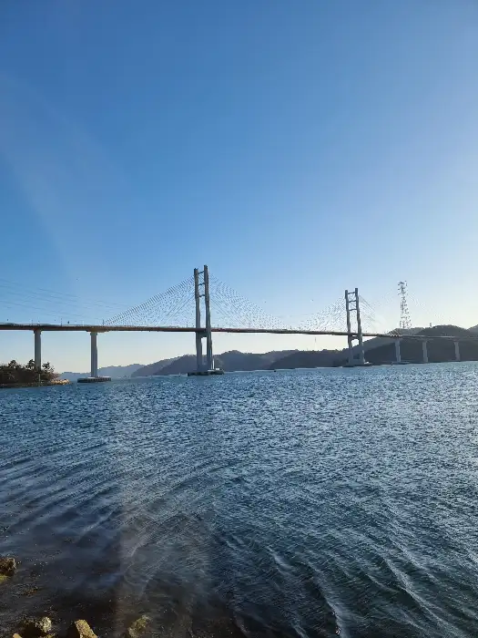 해질녘의 아름다운 다리 풍경