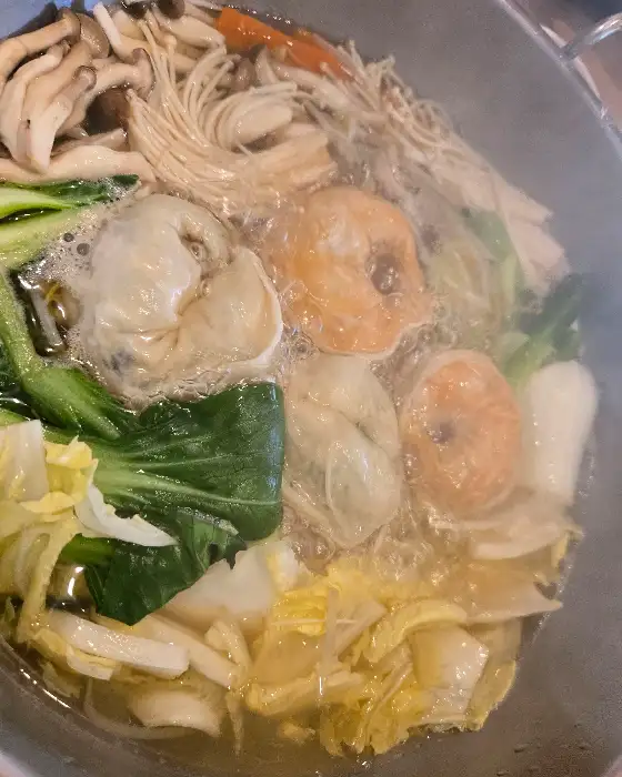 만두가 익어가는 전골 모습