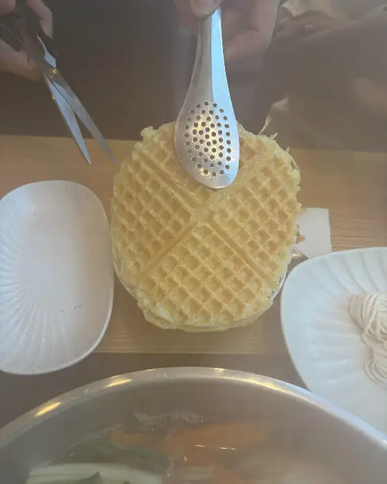 와플 모양의 감자전