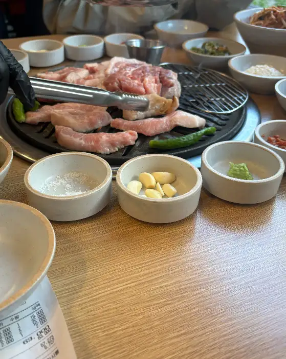 동남회관 테이블 세팅