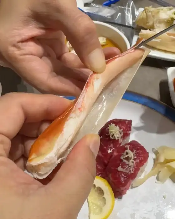 대게 살 발라 먹기