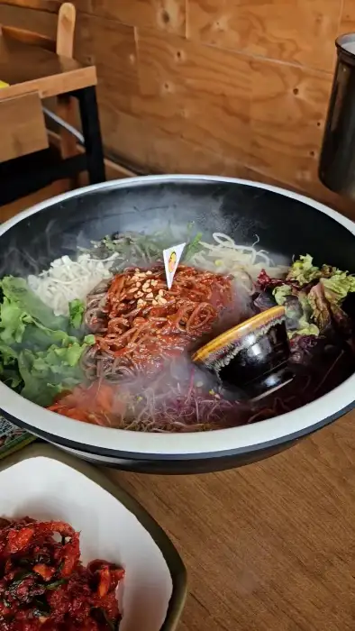 김이 나는 막국수