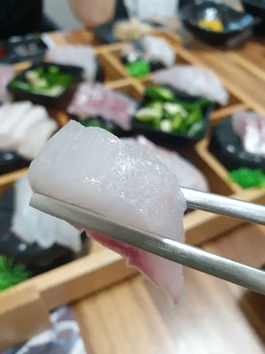 성주 물회 맛집의 신선한 회 한 점