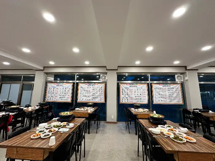 월랑정 내부 전경