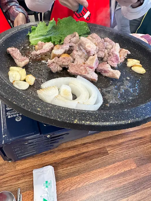 월랑정의 오리 소금구이 준비 과정
