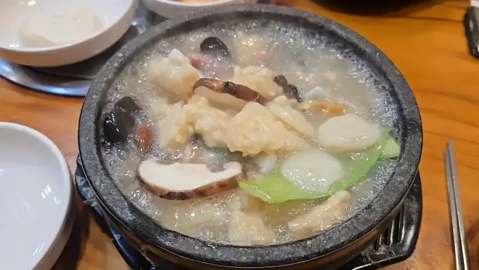 해물누룽지탕의 푸짐한 건더기
