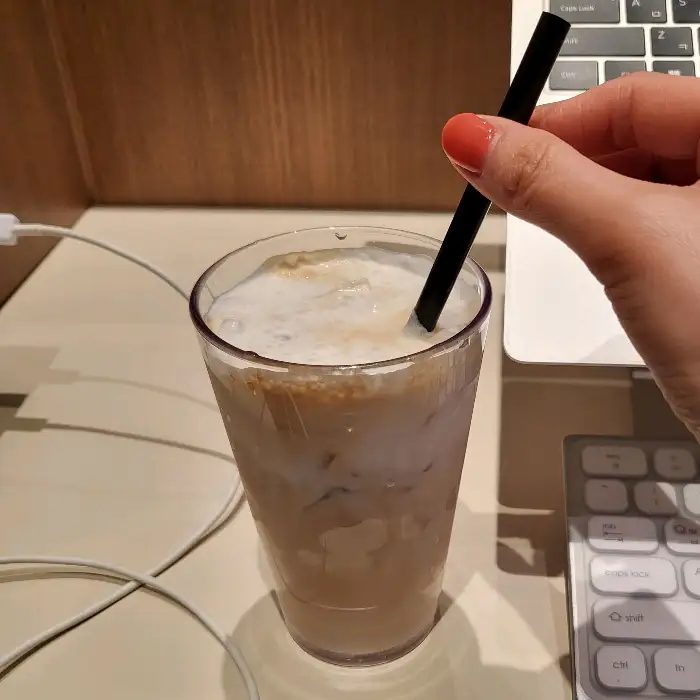 부드러운 생크림 라떼