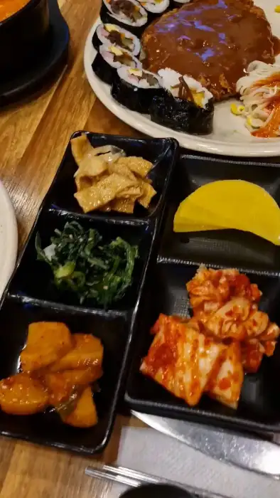 푸짐한 스페셜 정식 구성