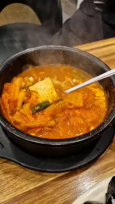 보글보글 끓는 김치찌개