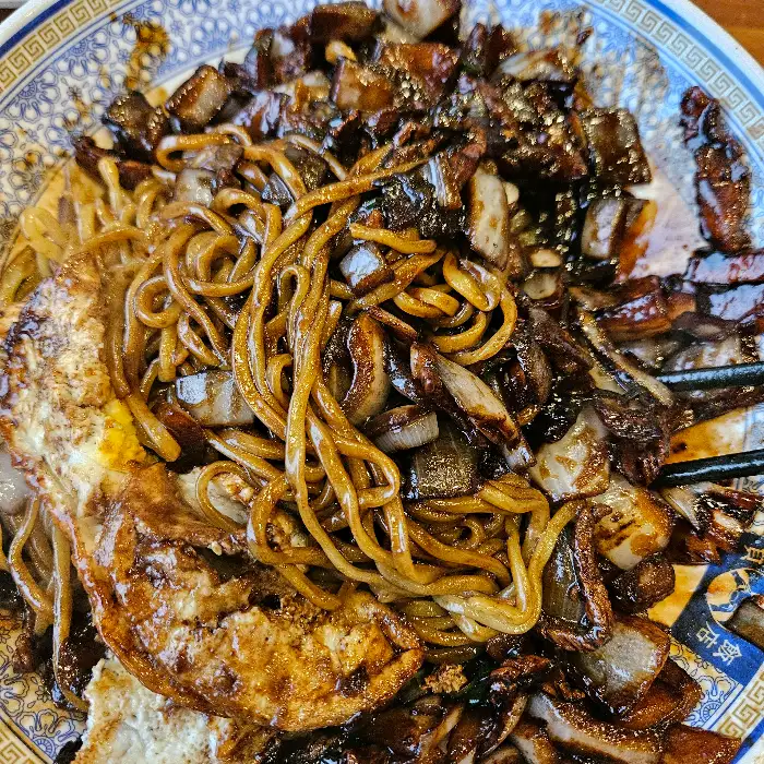 짜장면 소스와 면