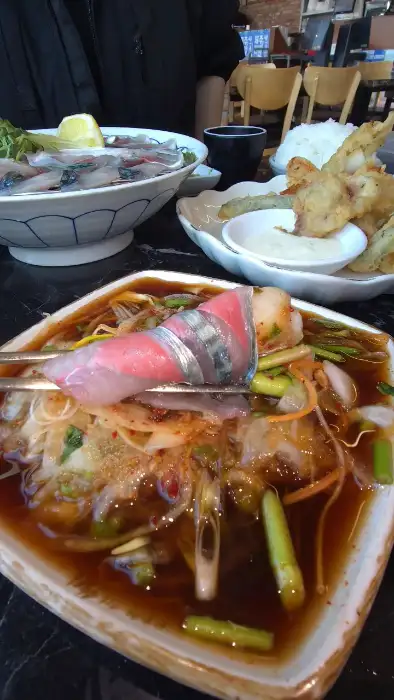 맛있게 담겨 나온 성게국수