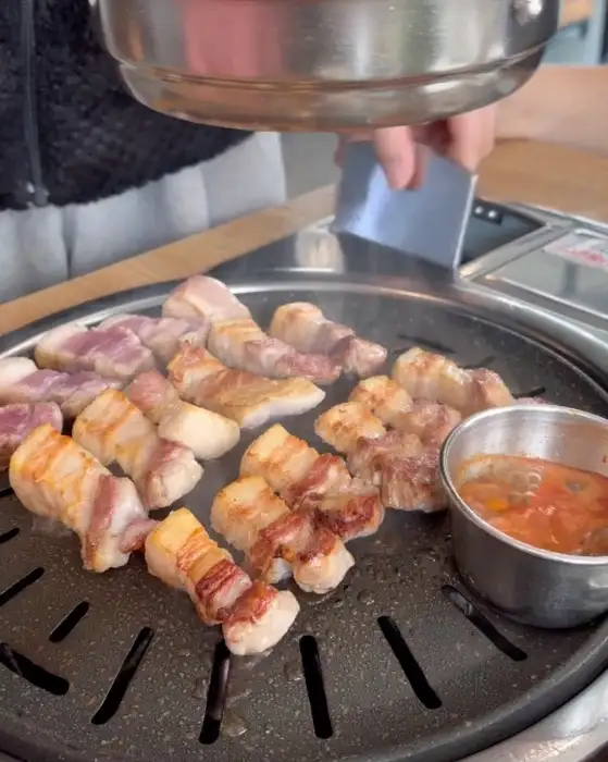푸짐한 김치찌개