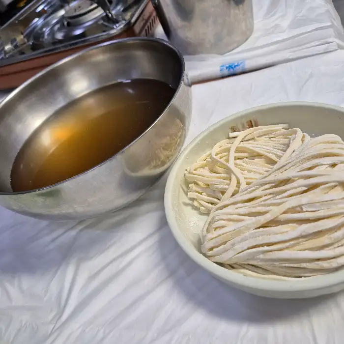 칼국수면과 육수