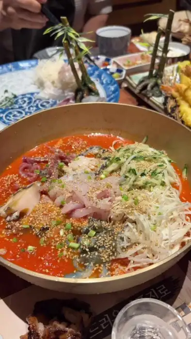 푸짐한 물회 한 그릇