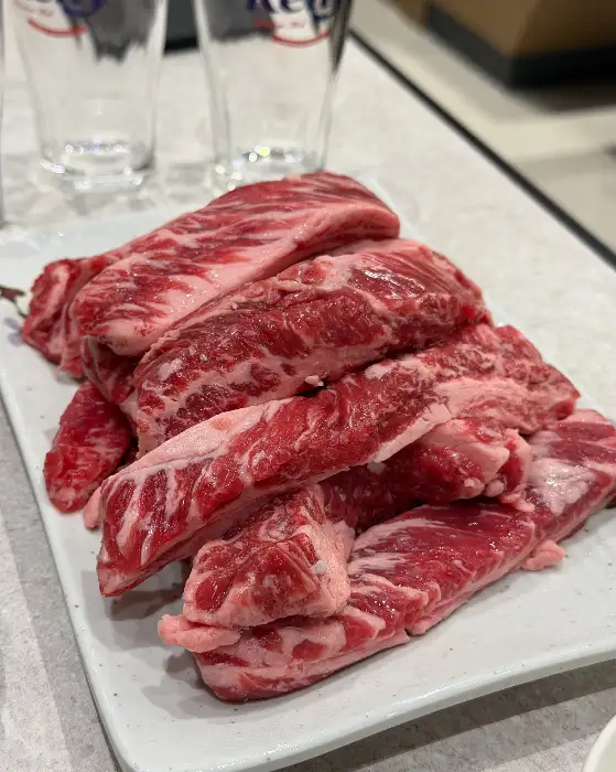 살살녹소 과천점의 신선한 생갈비살