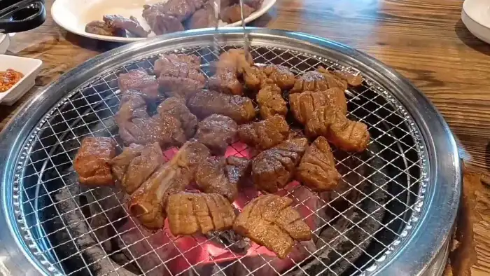 잘 익은 돼지갈비 클로즈업