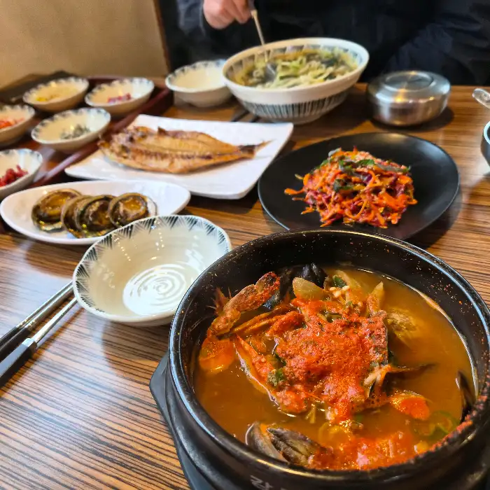 해물라면과 고등어회