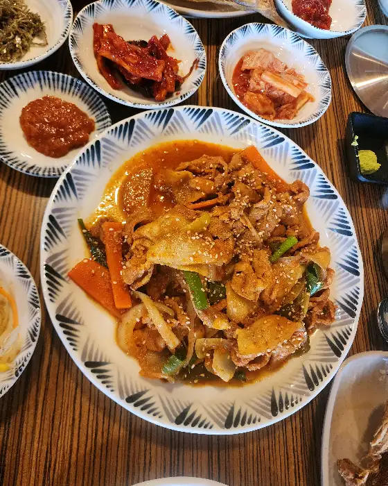 제육볶음과 밑반찬