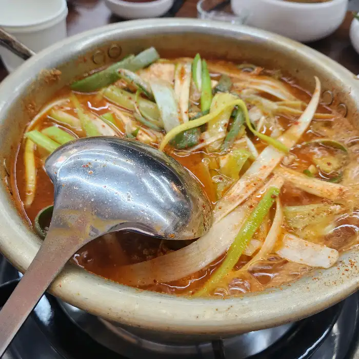 김이 모락모락 나는 얼큰한 동태탕