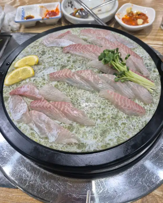 다양하게 플레이팅된 회