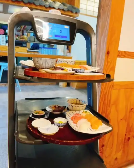음식을 서빙하는 로봇