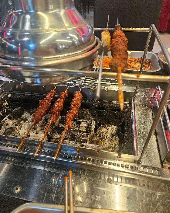 잘 익은 양갈비 꼬치