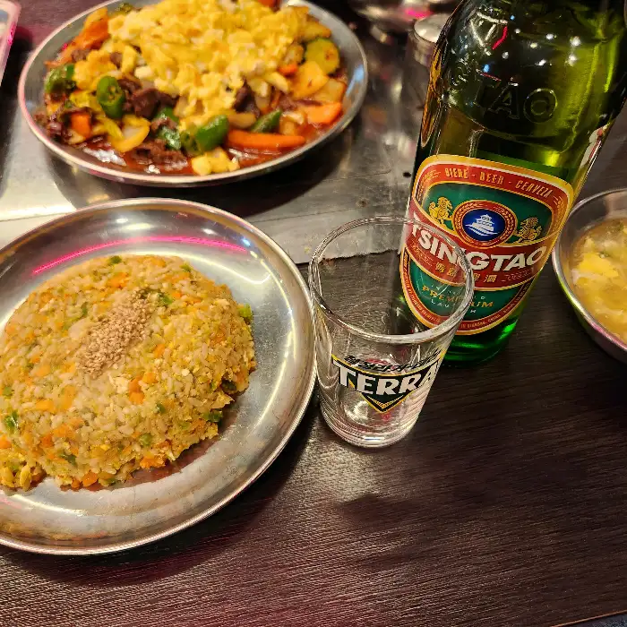 볶음밥과 맥주