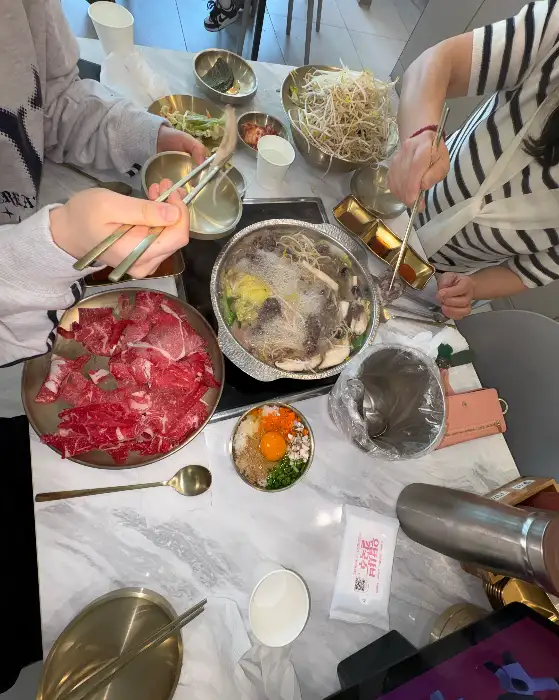잘 차려진 샤브샤브 한상차림