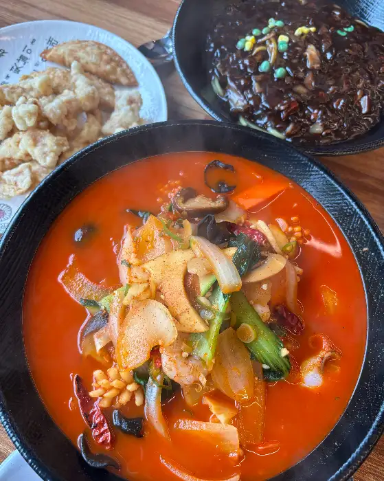 짬뽕과 탕수육, 간짜장 모습