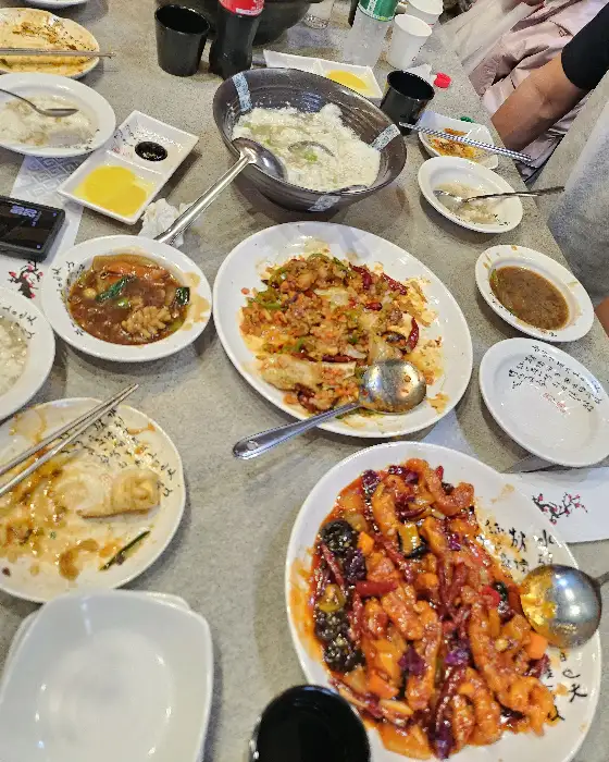 맛있게 비벼진 짜장면