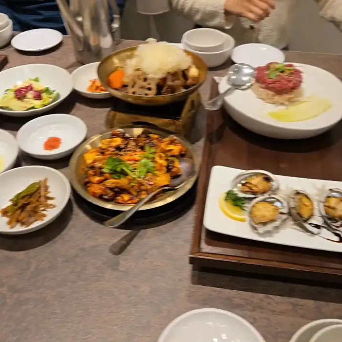 불맛 나는 쭈꾸미볶음과 신선한 샐러드