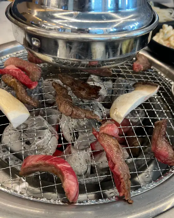 정갈하게 차려진 테이블 모습