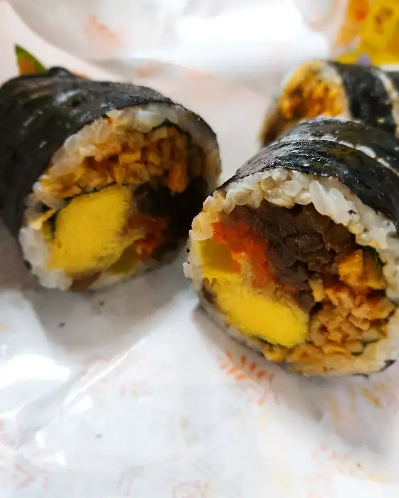 속이 꽉 찬 이동규 통통김밥 단면