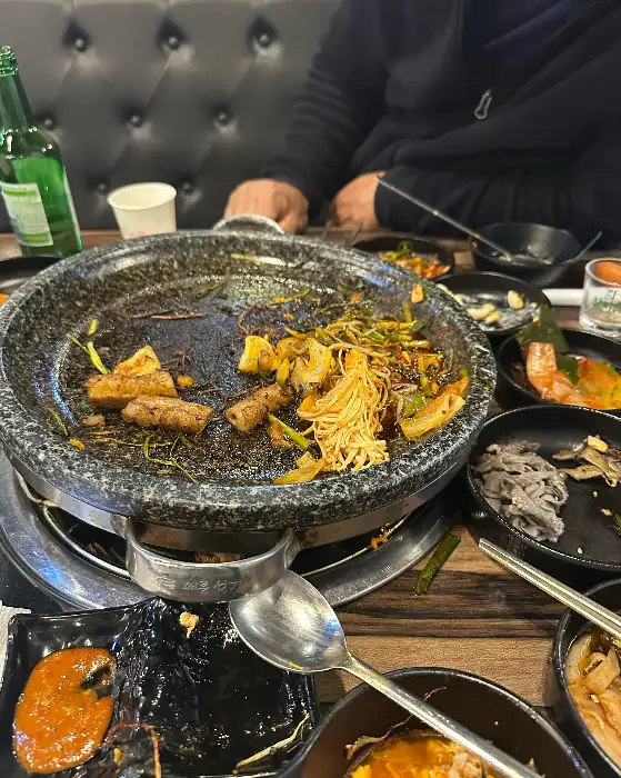 식사가 마무리된 테이블