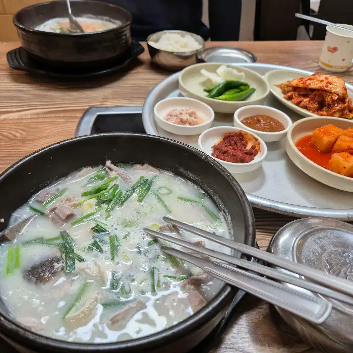 밑반찬과 국물 요리