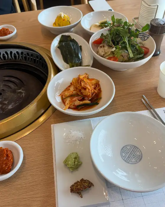 숯불 위에서 구워지는 한우