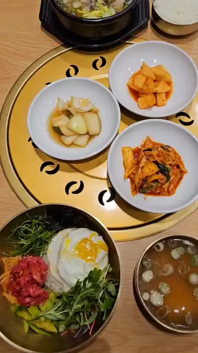 육회 비빔밥과 갈비탕