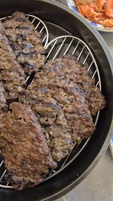 숯불에 구워져 나온 한우 떡갈비