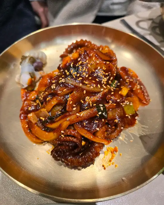 산낙지 숯불뼈구이 모습