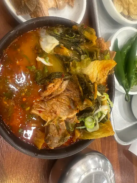 푸짐하게 나온 순대와 뼈해장국