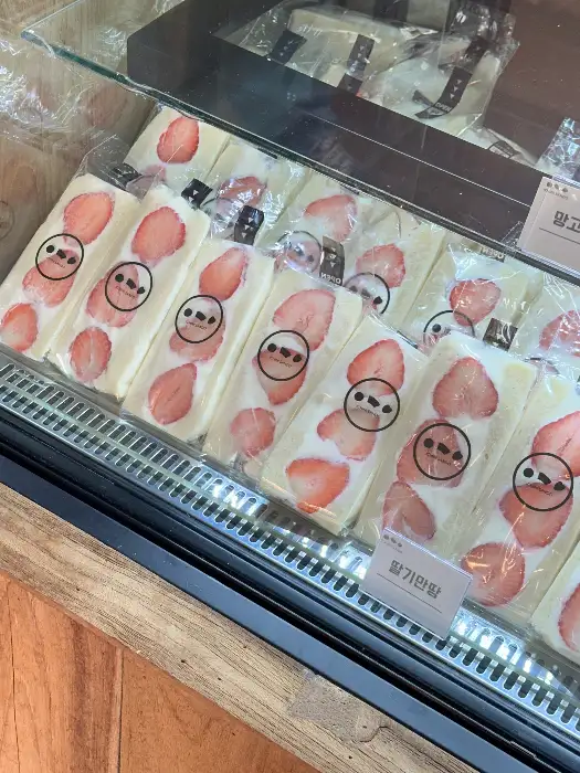 딸기산도의 단면