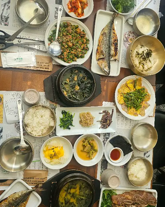 미꼬담 다양한 밑반찬과 메인 요리