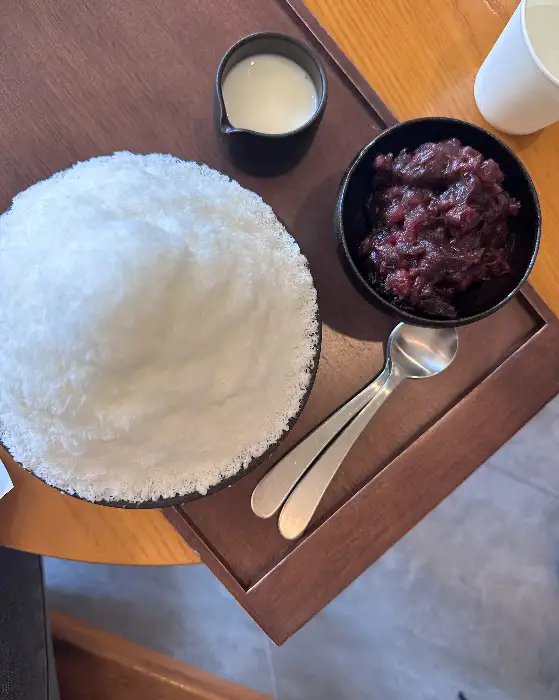 벚꽃 말차 빙수와 카스테라