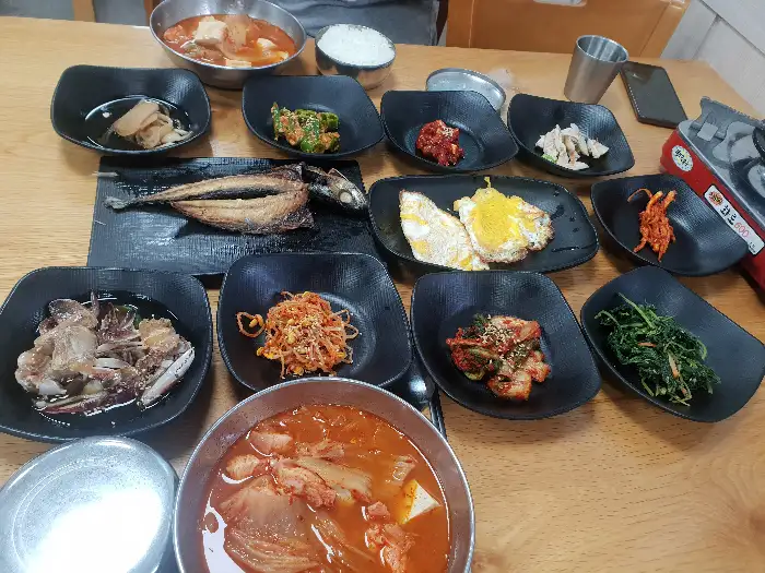 정갈한 밥과 국