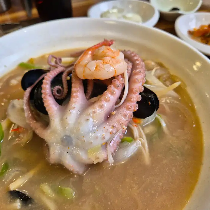 팔보 쟁반 짜장 또는 낙지 짬뽕