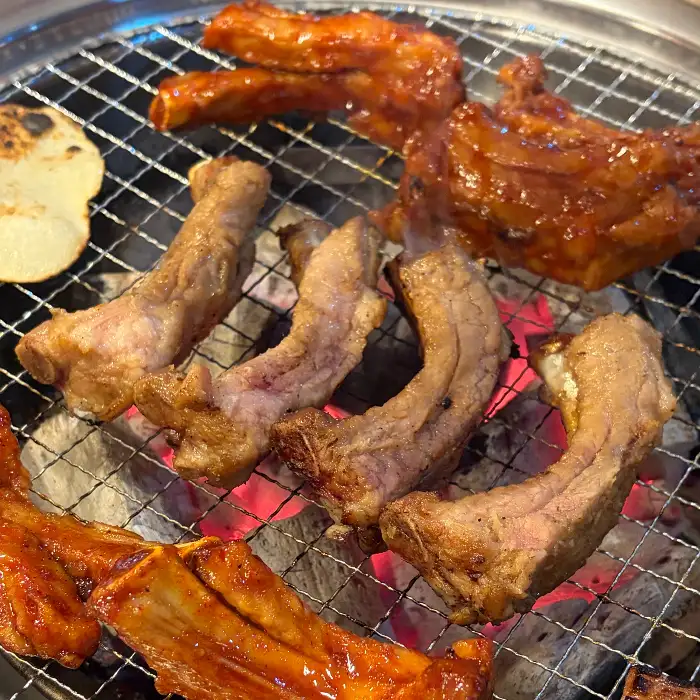 윤기가 흐르는 양념 쪽갈비