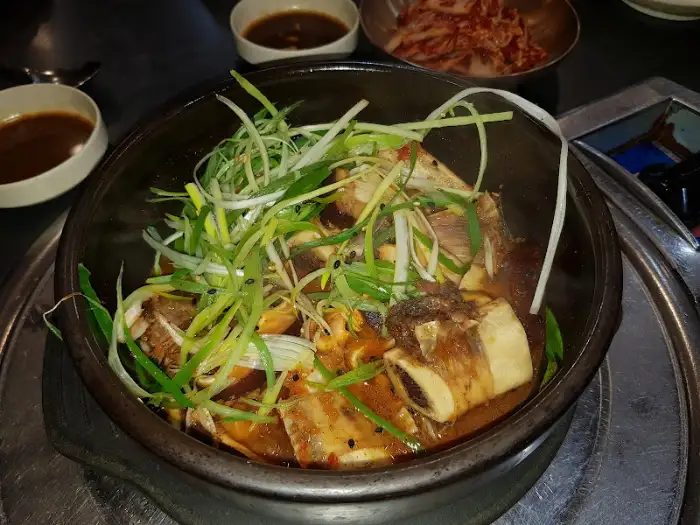 뚝배기에 담긴 갈비찜
